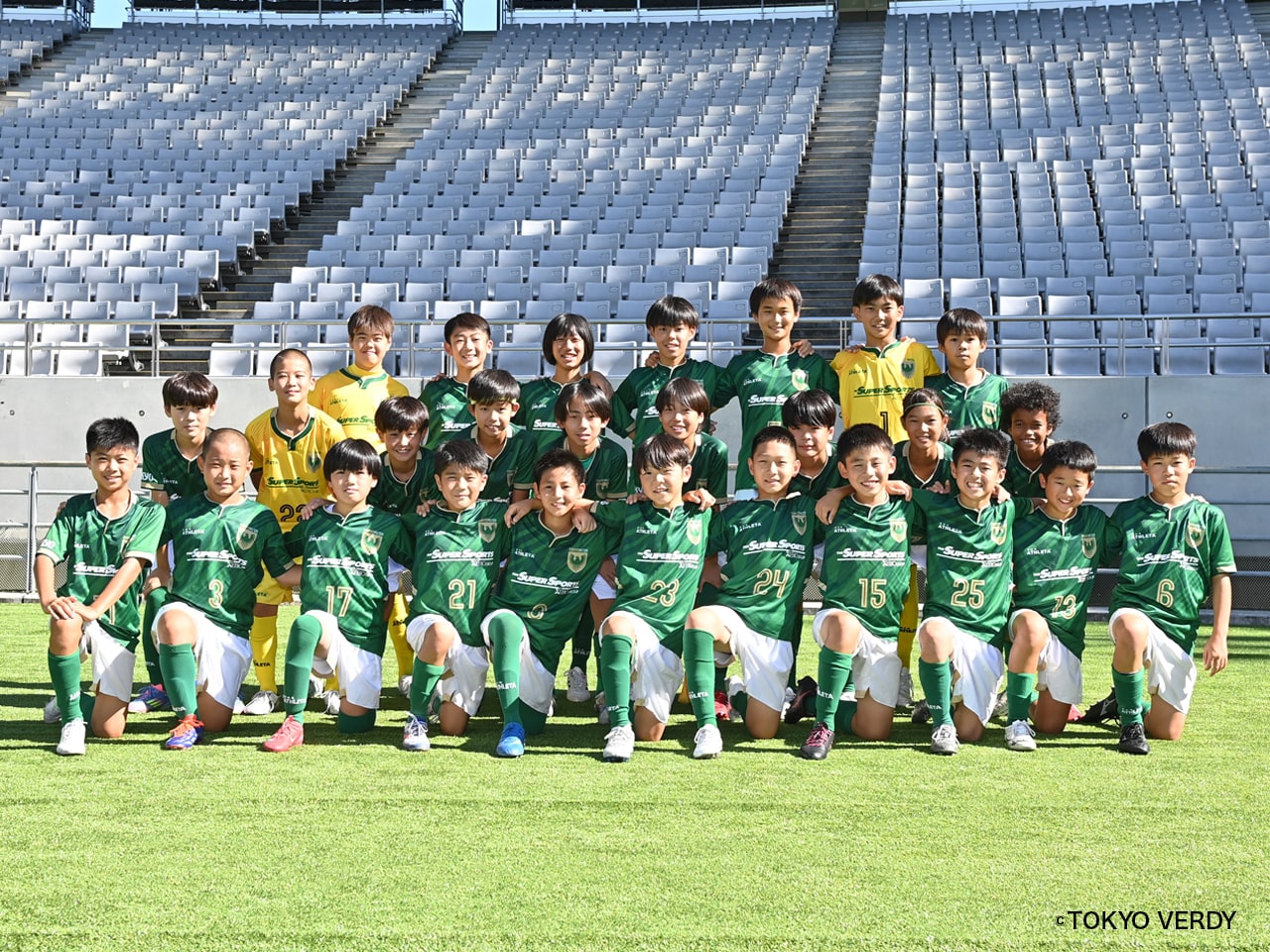 東京ヴェルディジュニア集合写真