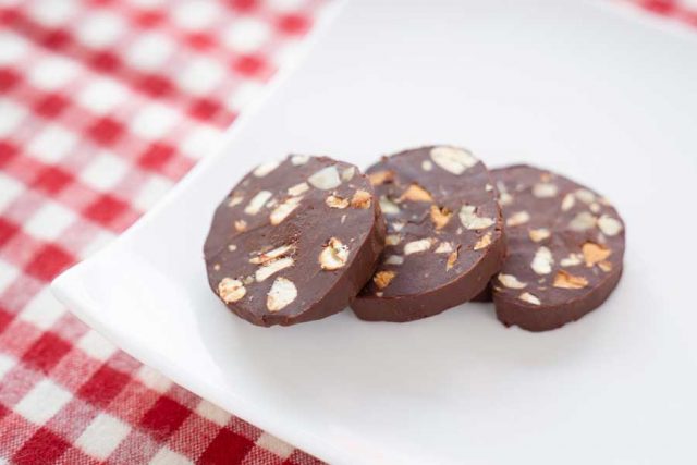 ミックスナッツチョコ サラミ仕立て