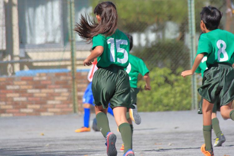 女の子が男の子の中でサッカーをすること 育成年代の女子サッカー サカママ