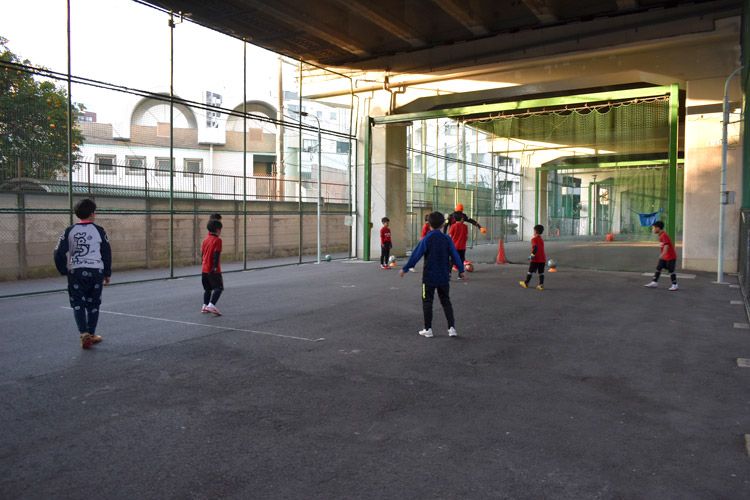 毎朝5時起き サッカー仲間とだから続けられる 登校前の朝練 サカママ