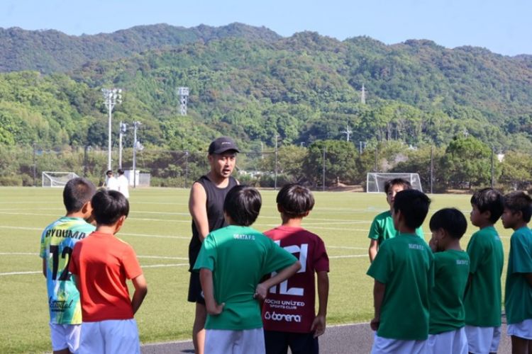 夏休みのスクールに密着！ 地元出身の元Ｊリーガーが子どもたちに伝えたいこと