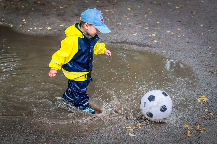 部屋干しはマットレスがカビる原因 梅雨時の寝具のお手入れ法 サカママ