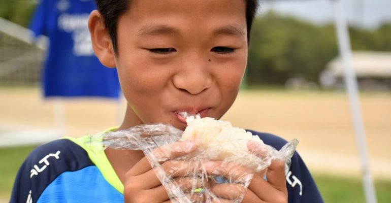 あなたはラップ派 アルミホイル派 真夏のおにぎりを腐らせないコツ サカママ