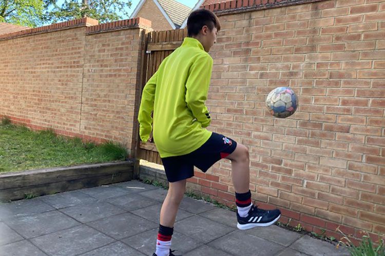 止める 蹴る の上達に 壁パス 壁リフティング イギリスサッカー便り サカママ 止める 蹴る の上達に 壁パス 壁リフティング イギリスサッカー便り サカママ