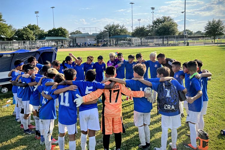 アメリカで見た「行き過ぎた親の声かけ」──2つの退団劇から考える、子どもの成長に本当に必要なこと