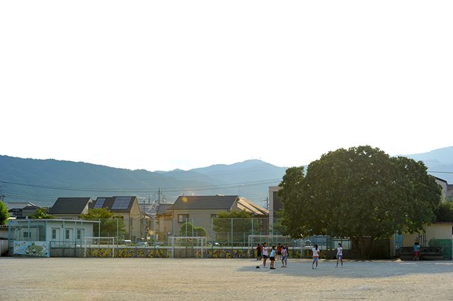 長岡京市立神足小学校のグラウンド