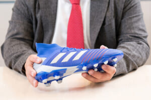 大きめサイズを履かせてない？ 足の専門家に聞いたスパイク選びのポイント