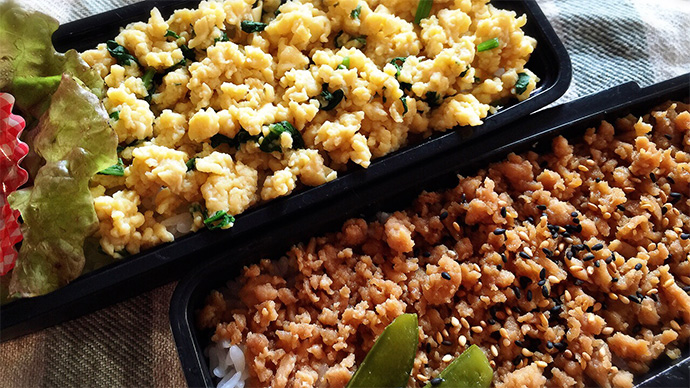 サカママレシピ ―ご飯もたくさん食べられる★彩りそぼろ弁当―