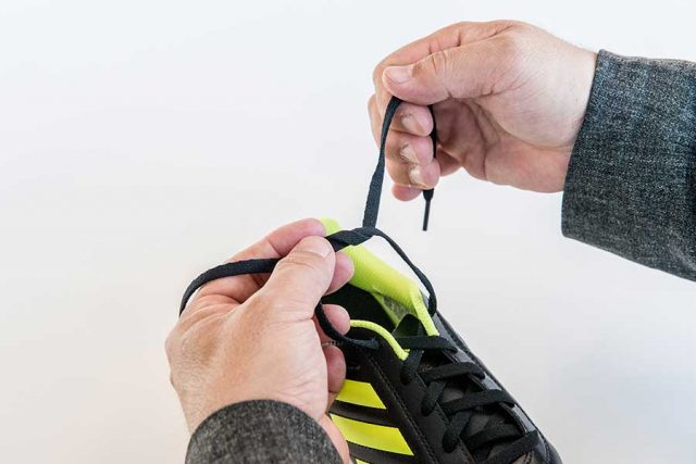 ①まずは1回、普通に結びます。