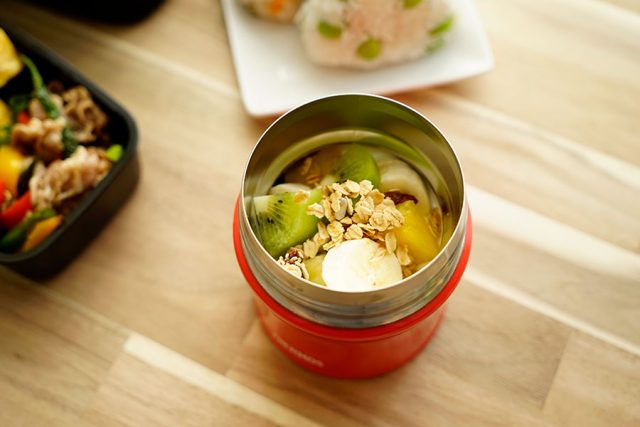 フルーツグラノーラヨーグルト