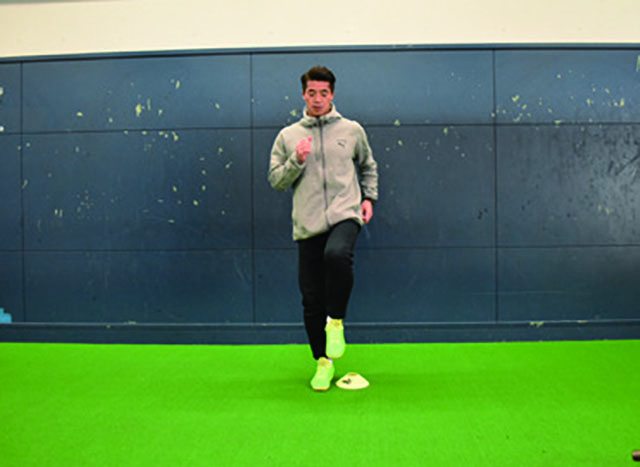 【一歩先を行くフィジトレ！】ボディバランスと瞬発力を養うステップワークトレーニング