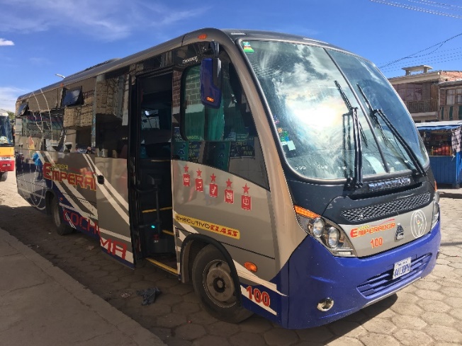 高級中距離バス(17人乗り3列シート)