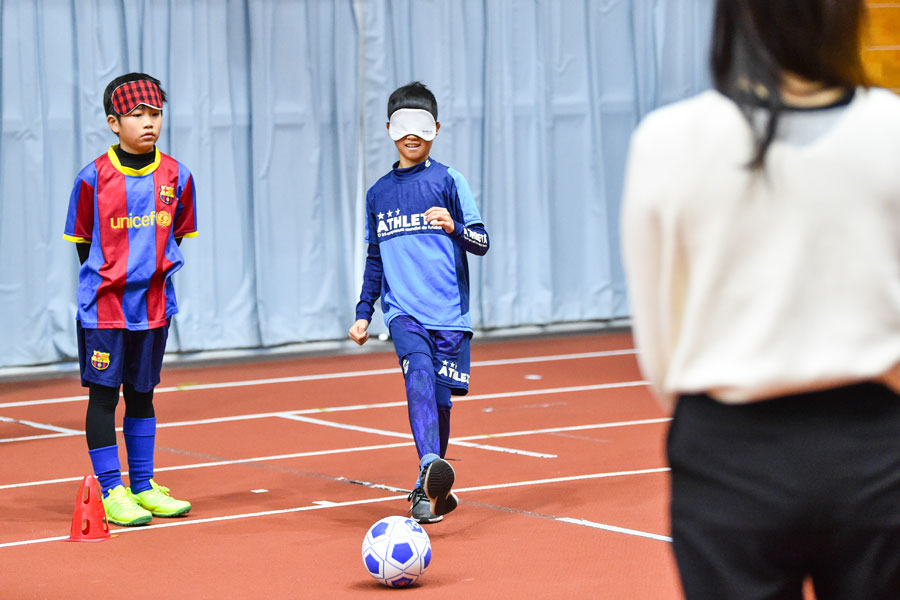 目隠しサッカー
