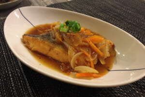 【サカママレシピ】身体元気に★鮭と新玉ねぎの甘酢あんかけ