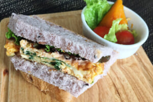 【サカママレシピ】骨太★ミネラルたっぷりオムレツサンド