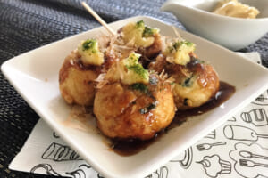 【サカママレシピ】栄養価たっぷりのゴママヨとほうれん草入りタコ焼き