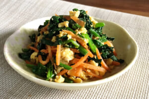 【サカママレシピ】ビタミンたっぷり★カラフルほうれん草の胡麻和え