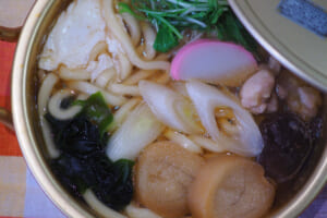 具沢山でお腹も満足！ホッと温まる我が家の鍋焼きうどん