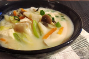 【サカママレシピ】しっかりタンパク質！タラと豆腐の豆乳煮込み