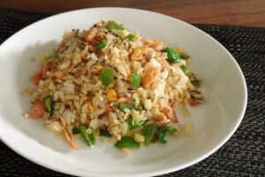 【サカママレシピ】焼き鮭のニンニク和風パラパラチャーハン