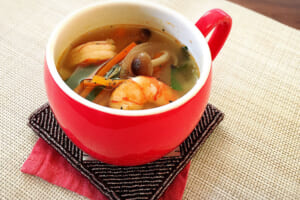 【サカママレシピ】ビタミン豊富◎エビとニンジンのジンジャースープ