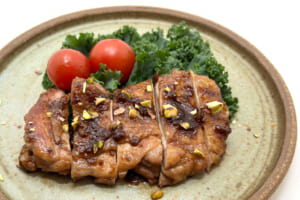 【サカママレシピ】お弁当にも◎鶏モモ肉のいちご照り焼き