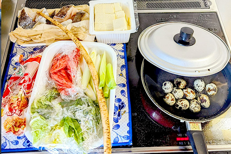 献立① 「鱈と野菜のすき焼き風」「ひじきと大豆の煮物」「お雑煮」「みかん」