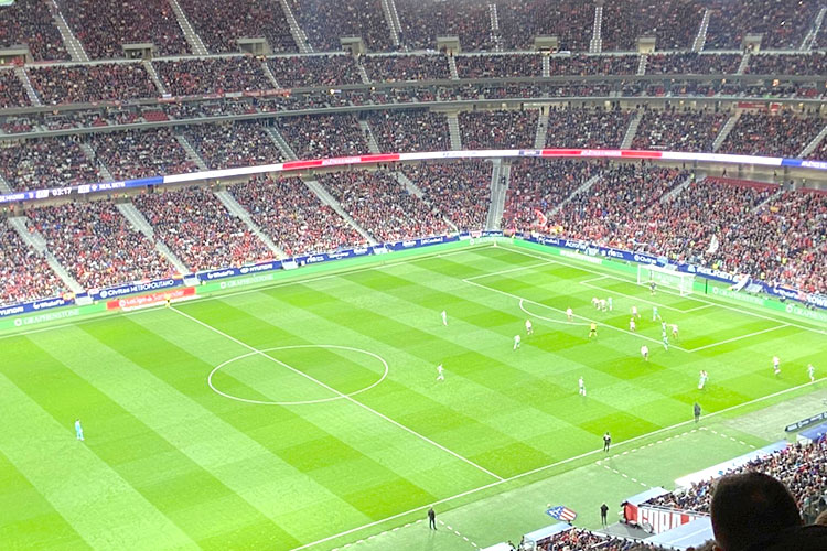 アトレティコ・マドリードとレアル・マドリードのホームスタジアムへ！