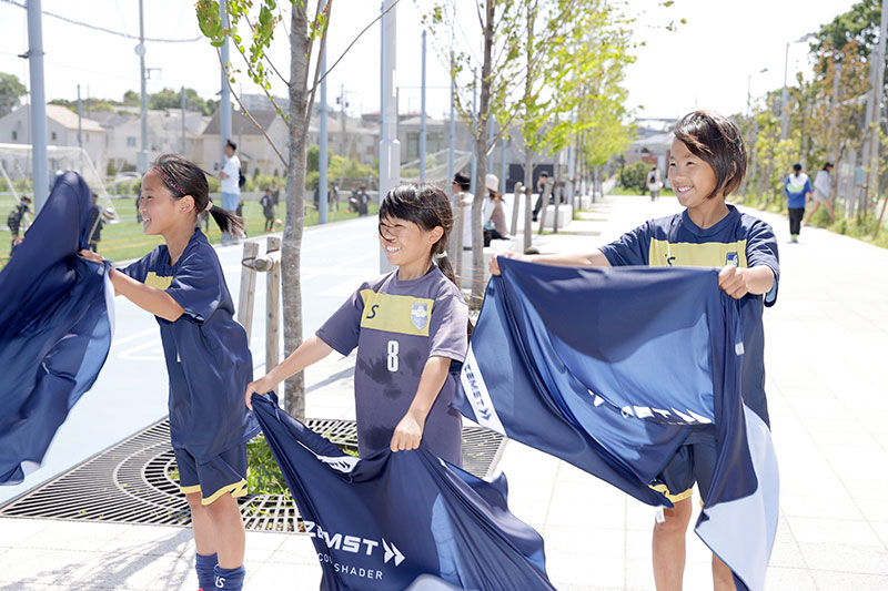 数回、思いっきり振りましょう。周囲に水がかからないように注意！