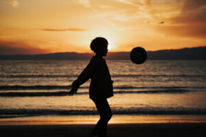 エモいサッカー写真を撮ってみよう！ 簡単に撮れるシルエット写真のハウツー