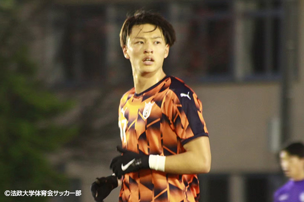 小湊絆選手が試合に出場している風景