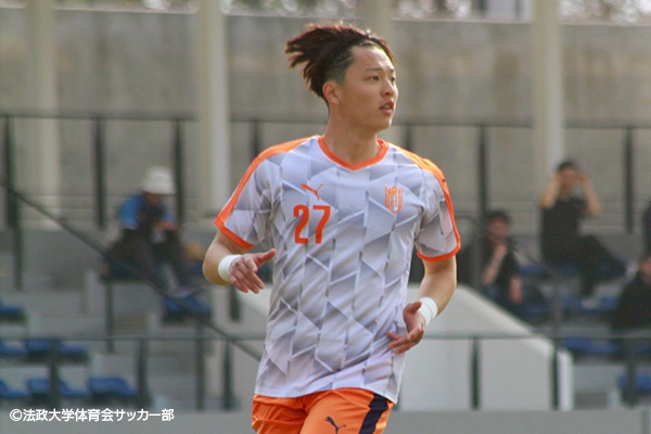 小湊絆選手が試合に出場している風景