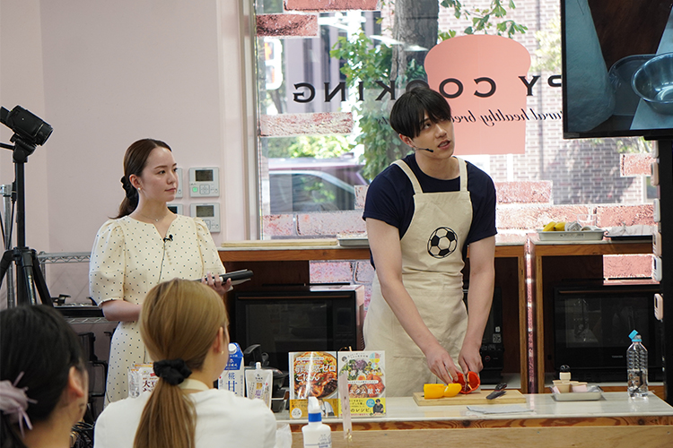 元Jリーガー直伝！ 発酵食品でつくる“お手軽アスリート飯”イベントの様子