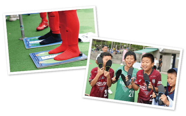 ザムストのサッカー専用インソールを試している風景