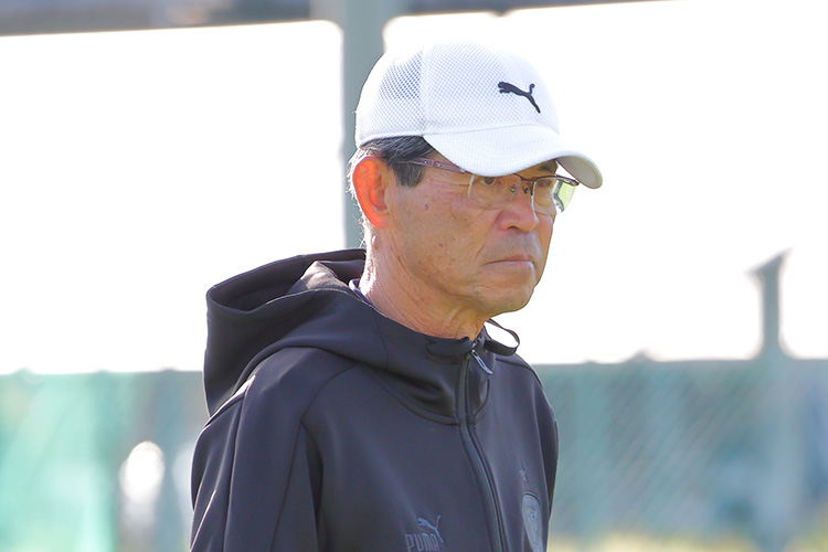 数多のJリーガーを育て上げた山田耕介監督。