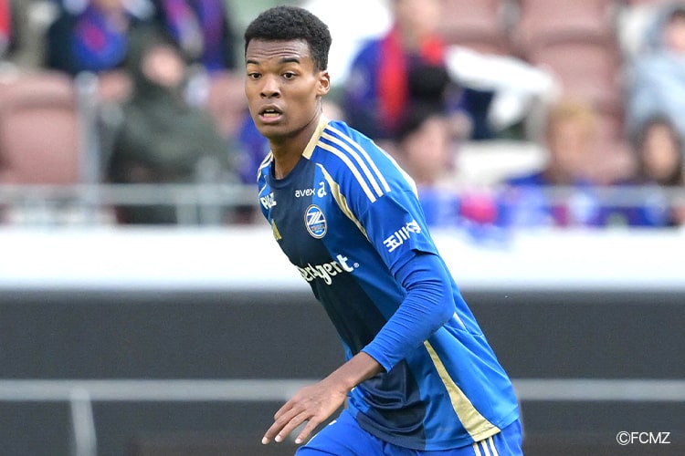 望月ヘンリー海輝選手の試合風景