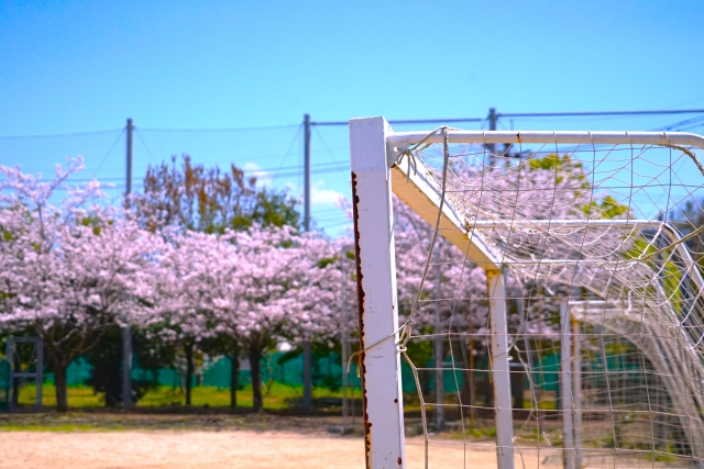 春のサッカーグラウンド