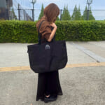 バッグを持った女性