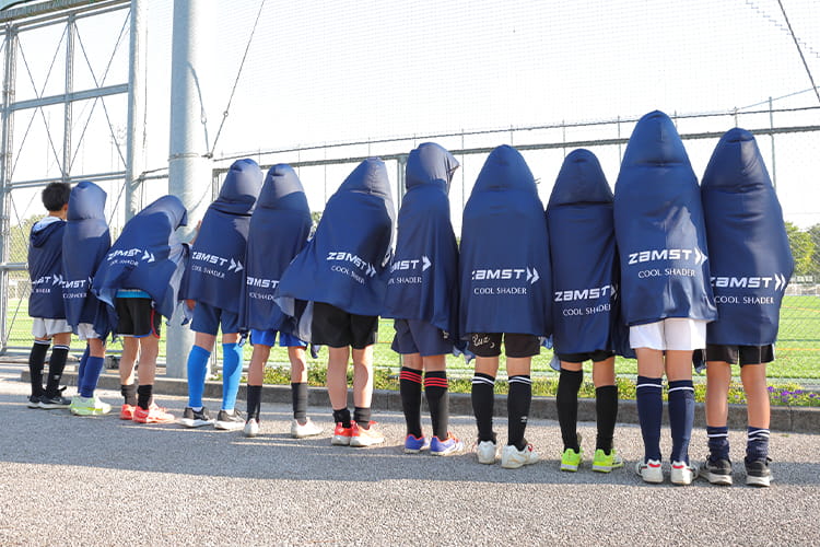 COOL SHADER(クールシェイダー)使用のFC大泉学園の選手たち|真夏のサッカーを一日サポート! FC大泉学園が体感した「COOL SHADER(クールシェイダー)」の実力とは?