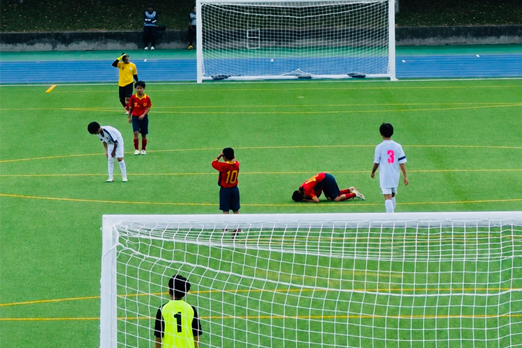 怪我が教えてくれたこと ― 体だけじゃない、サッカー少年の心にも残る傷と向き合った日々