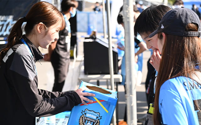 サッカーの続け方　松山佳奈（川崎フロンターレ スクール・普及スタッフ）の仕事風景
