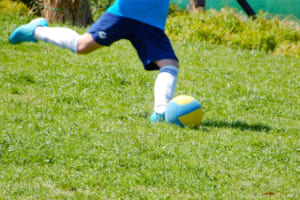 走って、止まって、また走る！ 長く走るだけじゃない、サッカーの持久力とは